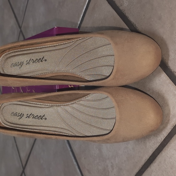 Easy Street faux suede block heel pumps - Picture 3 of 6